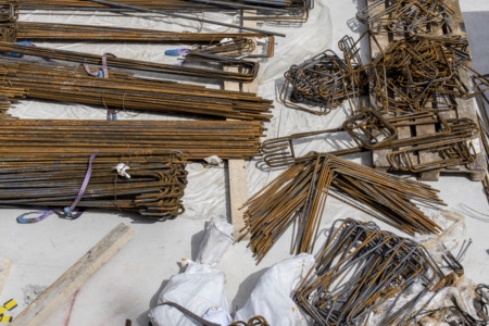Regard sur le PAV - Le Campus - Panoplie de fers à béton