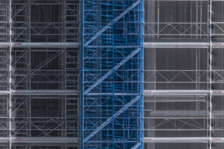 Regard sur le PAV - Le Campus - Août 2024 - L'escalier bleu